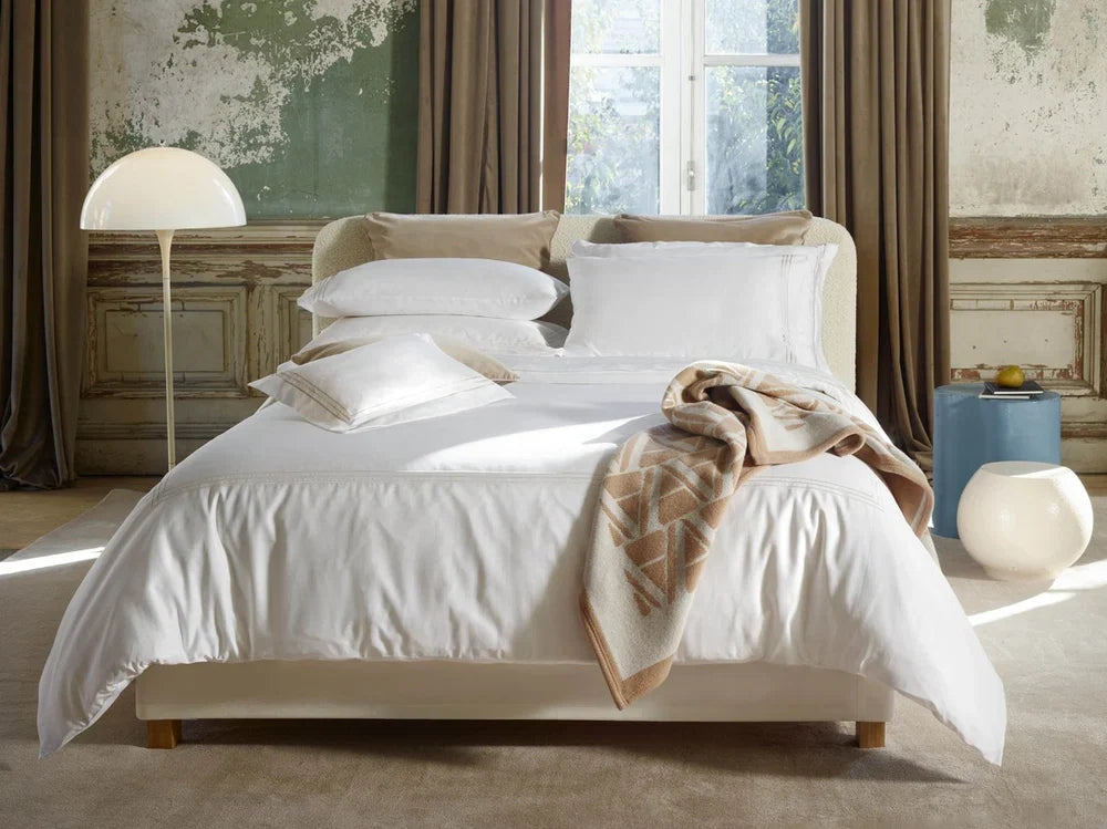 Silk Versus Linen Sheets for Luxury Sleep