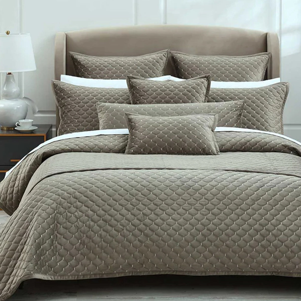 Shop Bedspreads Decorative Pillowcases Luxury Bedding UAE shop-bedspreads-decorative-pillowcases-luxury-bedding-uae