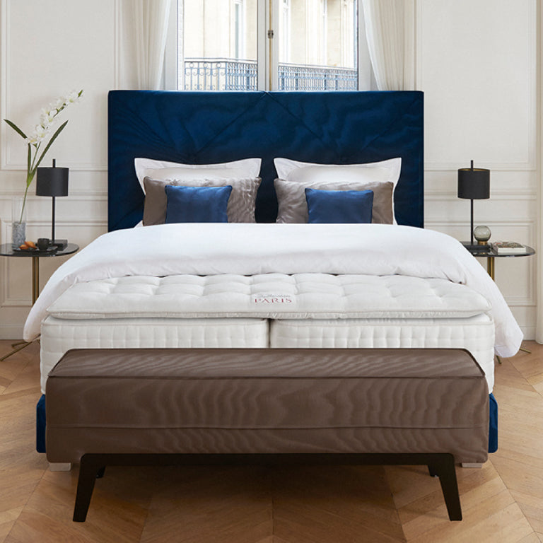 Treca Paris-Vienne-Venise in a modern bedroom